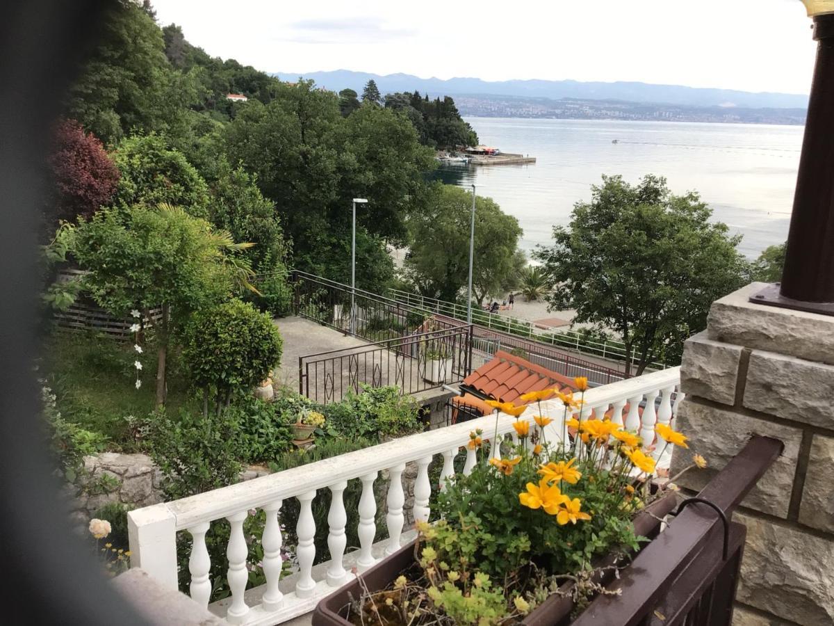 ロヴラン House Vali Bed & Breakfast エクステリア 写真