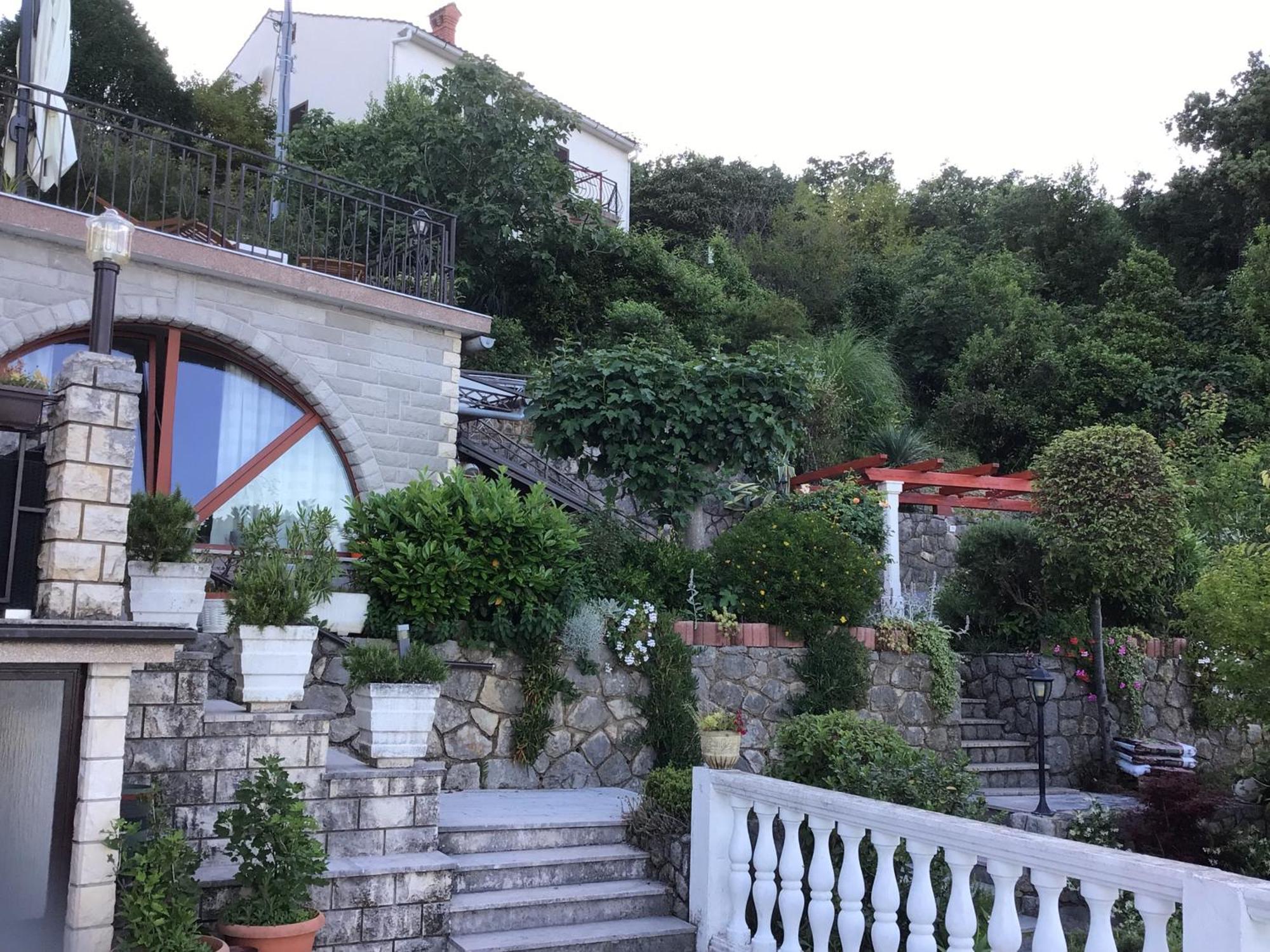 ロヴラン House Vali Bed & Breakfast エクステリア 写真